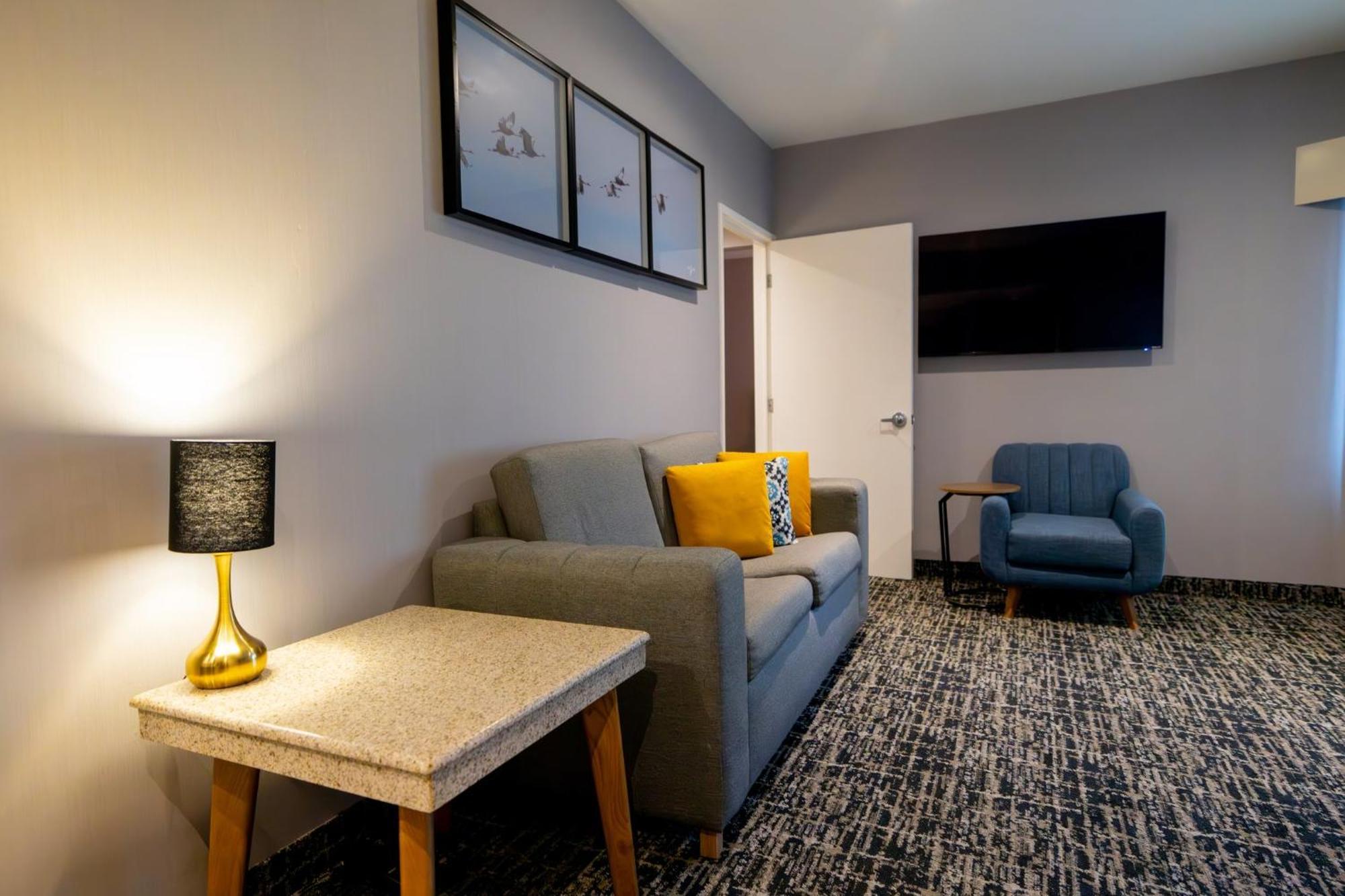 Voco Saltillo Suites By Ihg ภายนอก รูปภาพ