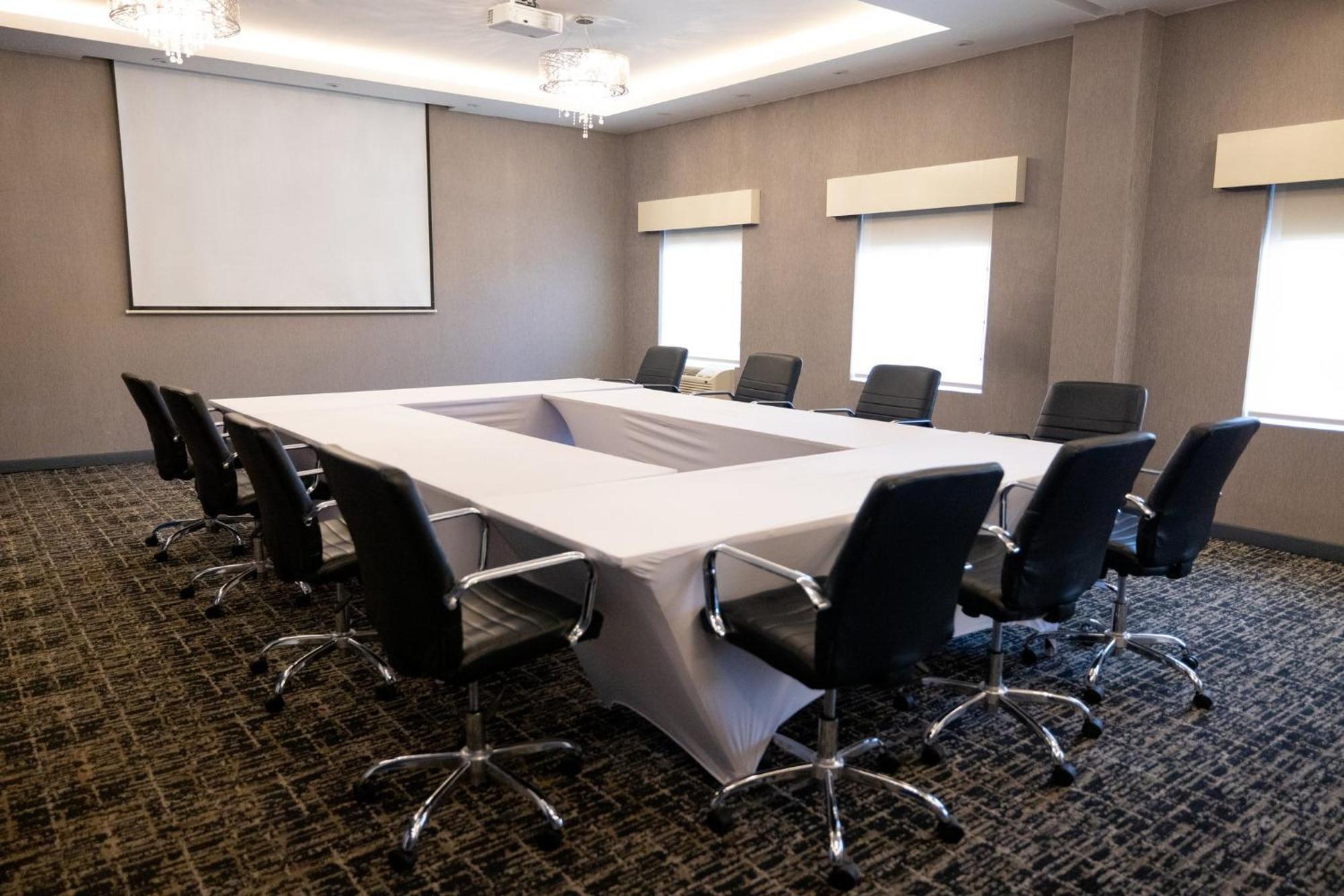 Voco Saltillo Suites By Ihg ภายนอก รูปภาพ