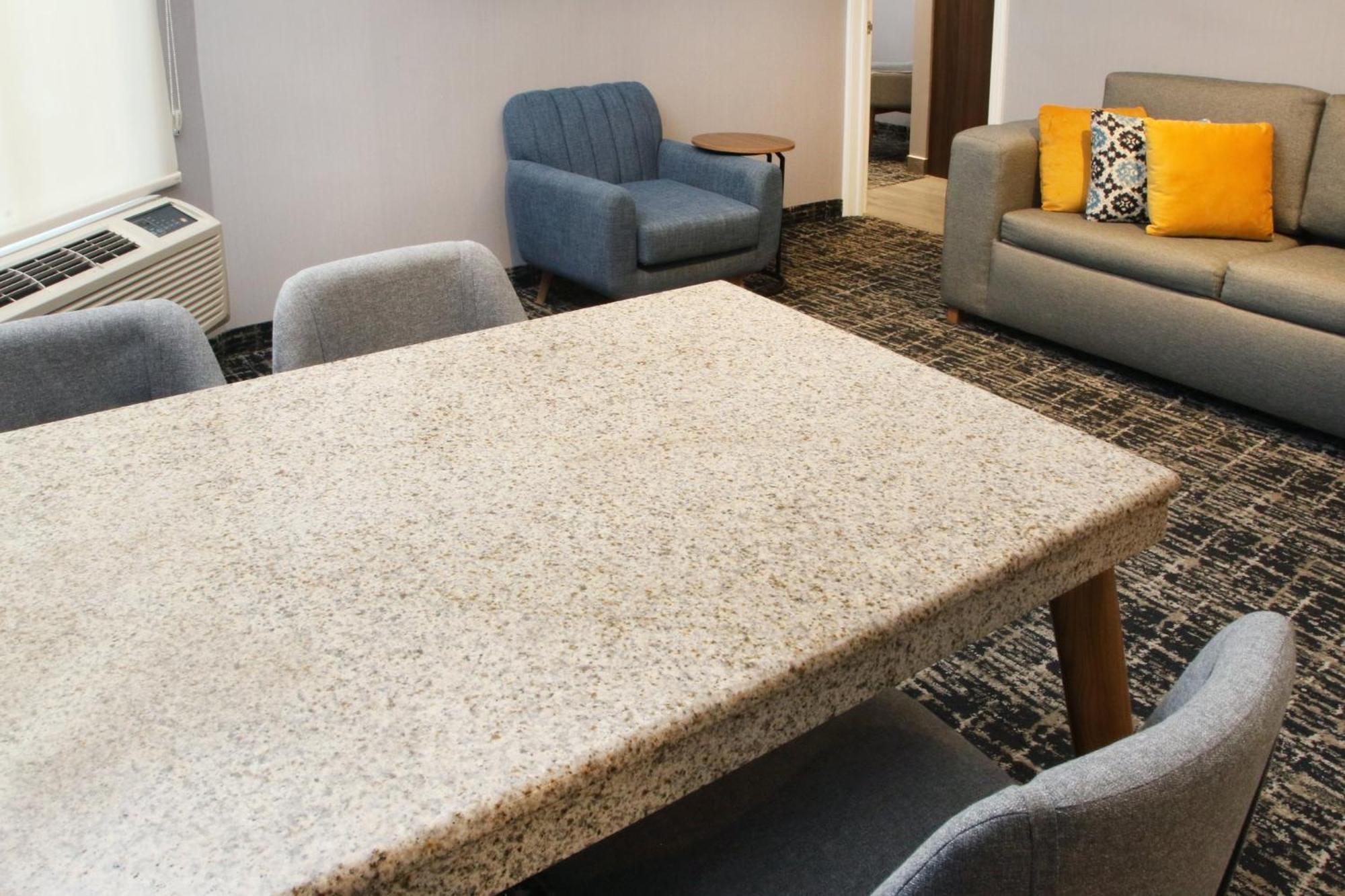 Voco Saltillo Suites By Ihg ภายนอก รูปภาพ