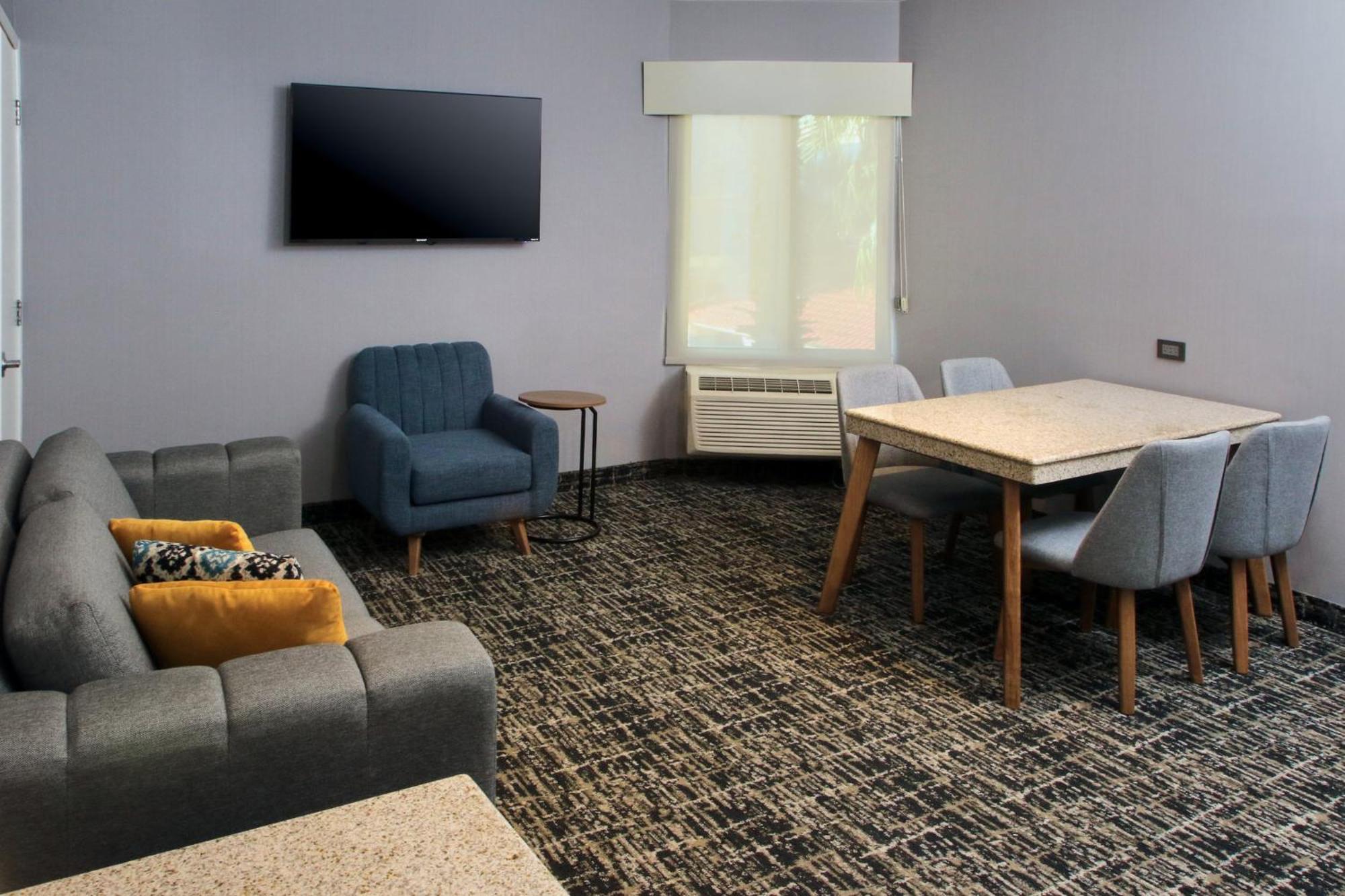 Voco Saltillo Suites By Ihg ภายนอก รูปภาพ