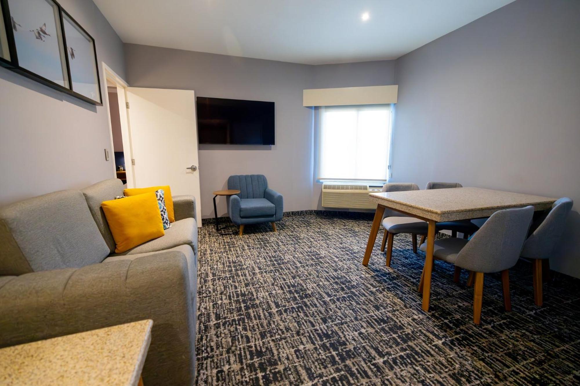Voco Saltillo Suites By Ihg ภายนอก รูปภาพ